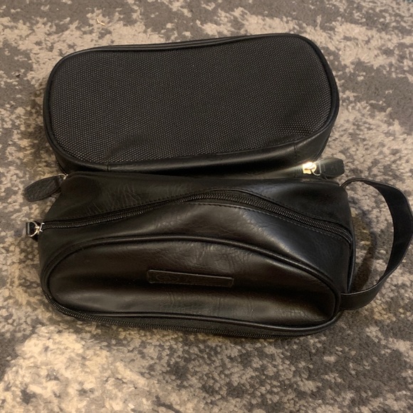 Original Penguin Black Men's Toiletry Bag - Picture 1 of 3